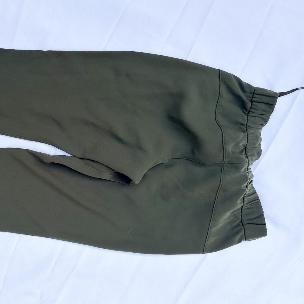 Lululemon Womens Loungeful Medium Rise Joggers Size 4